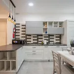 Balluta Bay Seaside 4-bedroom Near Sandy Apartment *