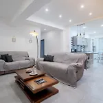Balluta Bay Seaside 4-bedroom Near Sandy