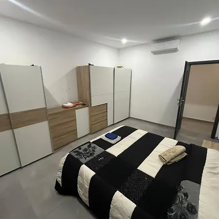 Balluta Bay Seabreeze Apartment Apartament