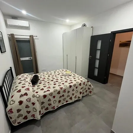 Balluta Bay Seabreeze Apartment St. Julian's