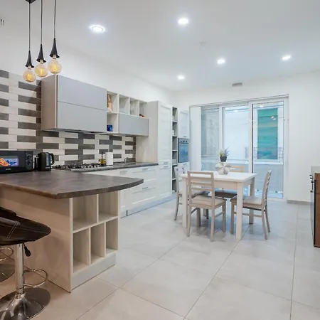 Balluta Bay Seabreeze Apartment アパート Saint Julian's