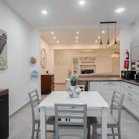 Balluta Bay Seaside 4-bedroom Near Sandy * St. Julian's