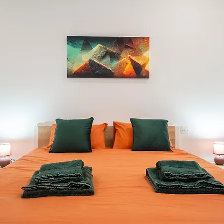 Balluta Bay Seaside 4-bedroom Near Sandy Apartament