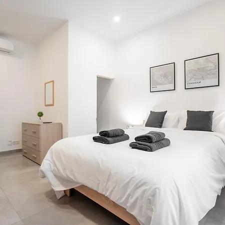 Apartament Balluta Bay Seaside 4-bedroom Near Sandy St. Julian's