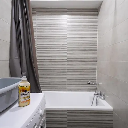 Balluta Bay Seaside 4-bedroom Near Sandy * St. Julian's
