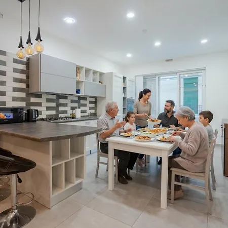 Lejlighed Balluta Bay Seaside 4-bedroom Near Sandy *
