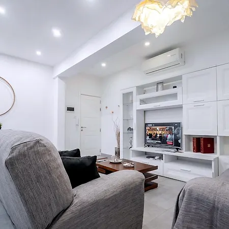 Balluta Bay Seaside 4-bedroom Near Sandy *