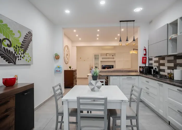 Balluta Bay Seaside 4-bedroom Near Sandy * Saint Julian's