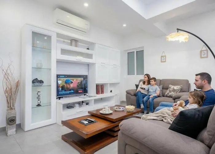 Balluta Bay Seaside 4-bedroom Near Sandy *